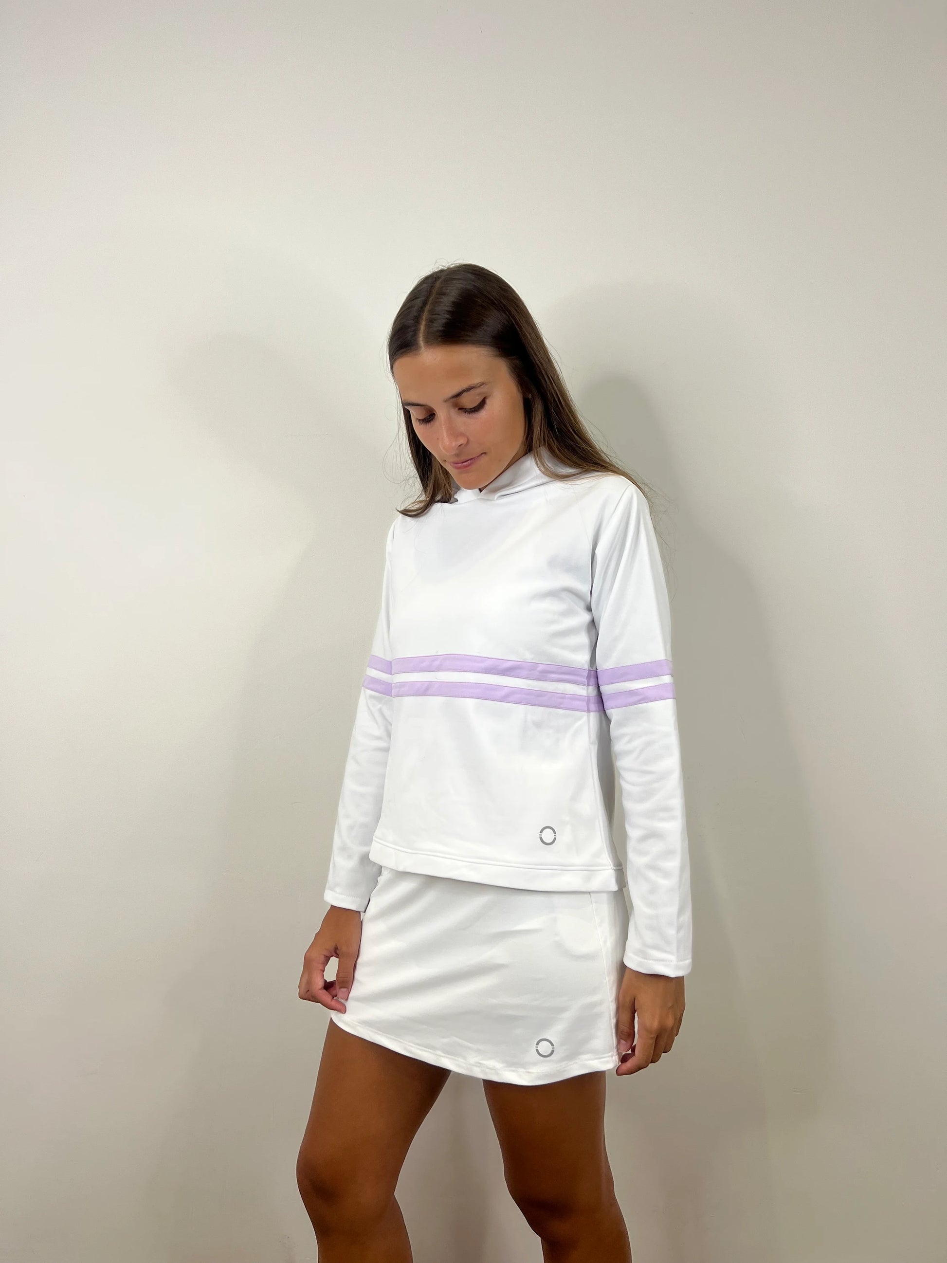 Sudadera blanca con líneas lilas de padel. Sudadera blanca con líneas lilas de tenis. Sudadera de deporte. Sudadera con capucha.